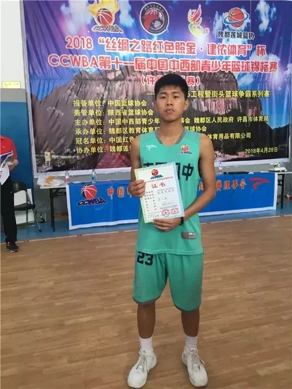 老年人参与篮球封闭训练的注意事项_0